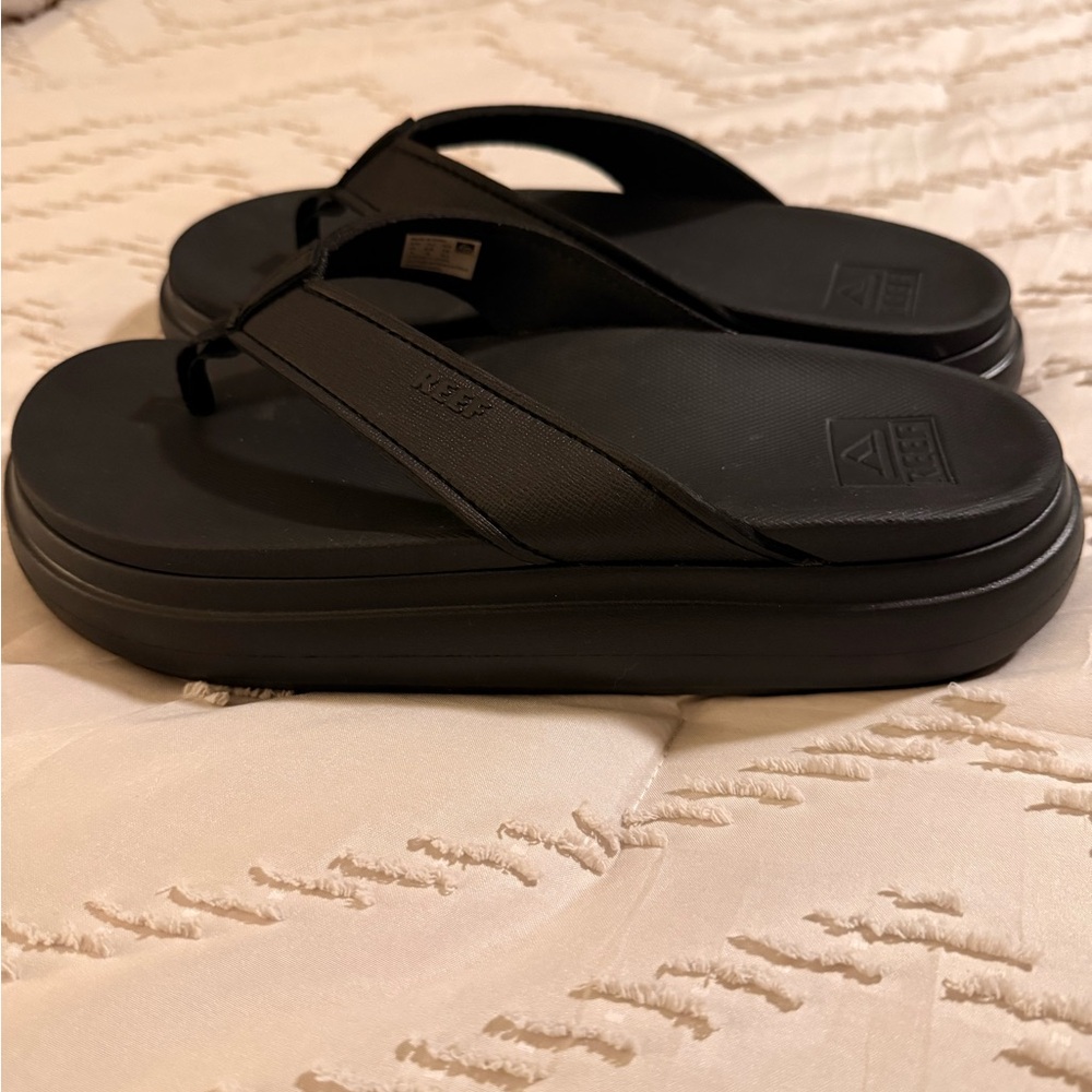 Reef Women’s platform Classic Black Sandals - Picture 4 of 11
